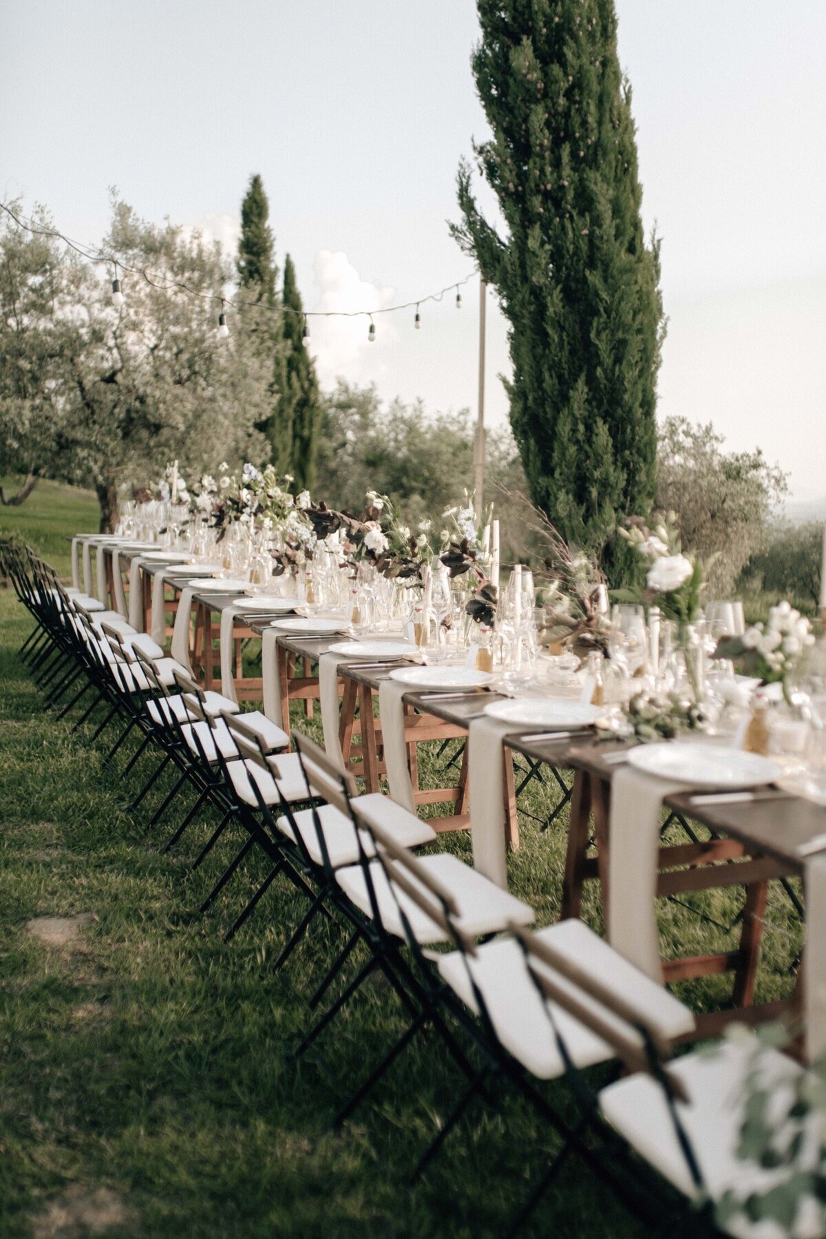 055_Tuscany_Destination_Wedding_Photographer-111_A tuscany wedding in the Chianti hills captured by Flora and Grace Wedding Photography. 