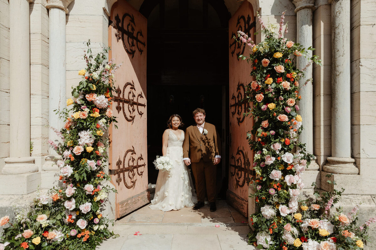 Anais-et-Nicolas-ceremonie-mariage-sortie-eglise1