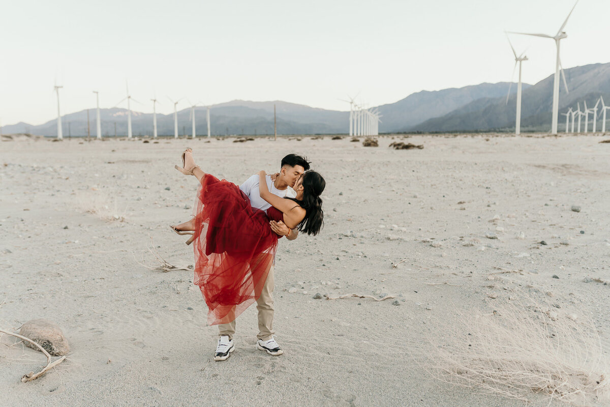 Palm-Springs_Windmills-Engagement-Session-37