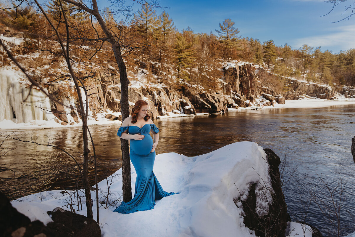 Forest-Lake-mn-maternity-photographer-creating-lasting-memories