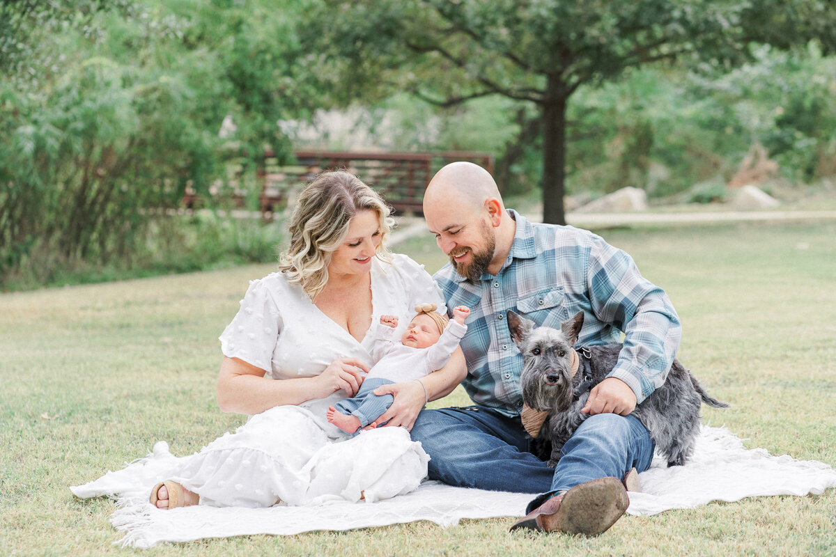 Autumn-outdoor-newborn-session-3