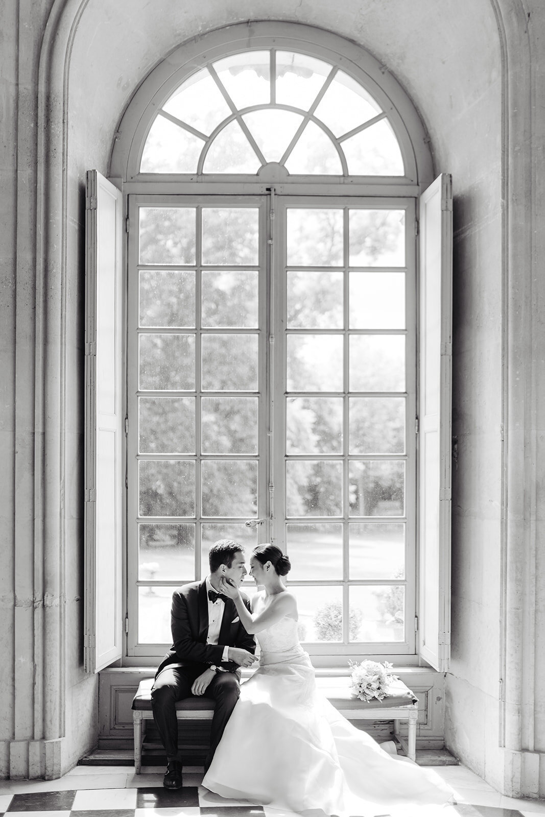 MorganeBallPhotography-Wedding-ZoeEdward-05-ChateauChamplatreux-LoveSession-131-1258