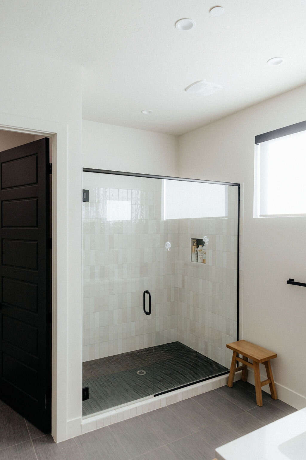 Beezah_FrankiesPlace_ALL-229