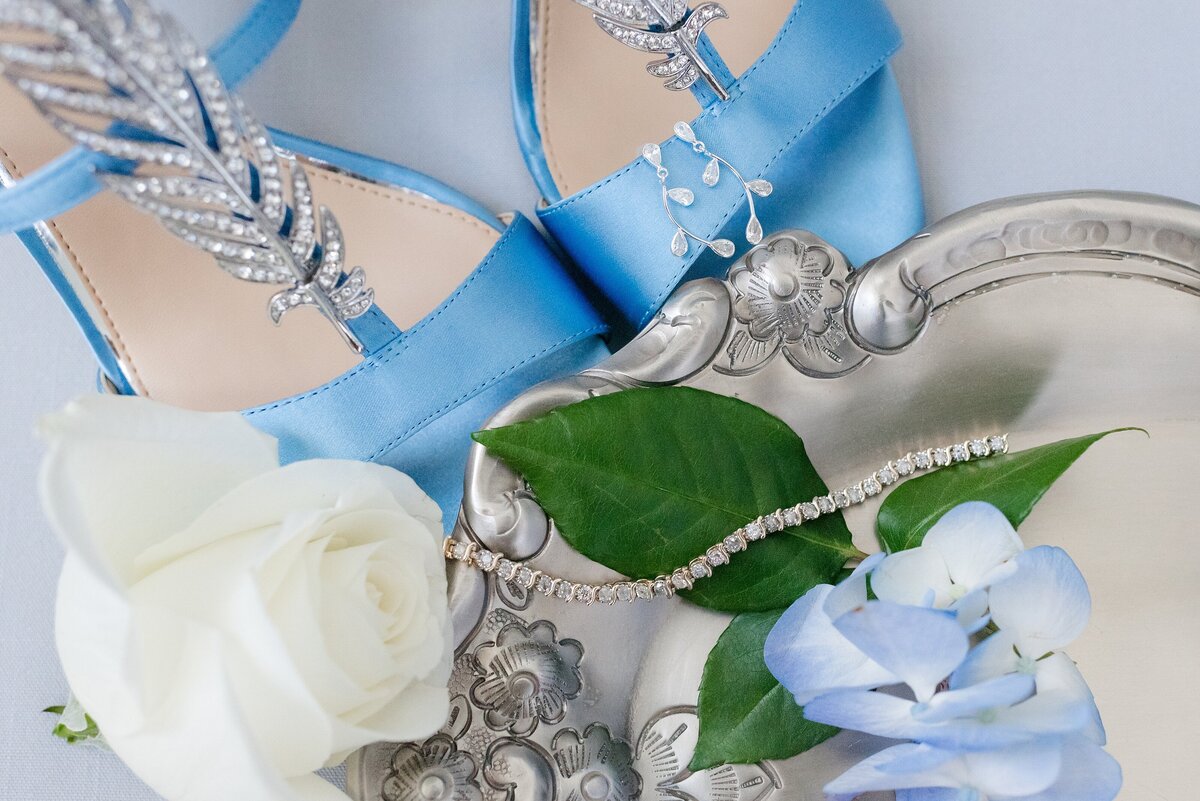 3_Brides-blue-and-silver-wedding-details_1022