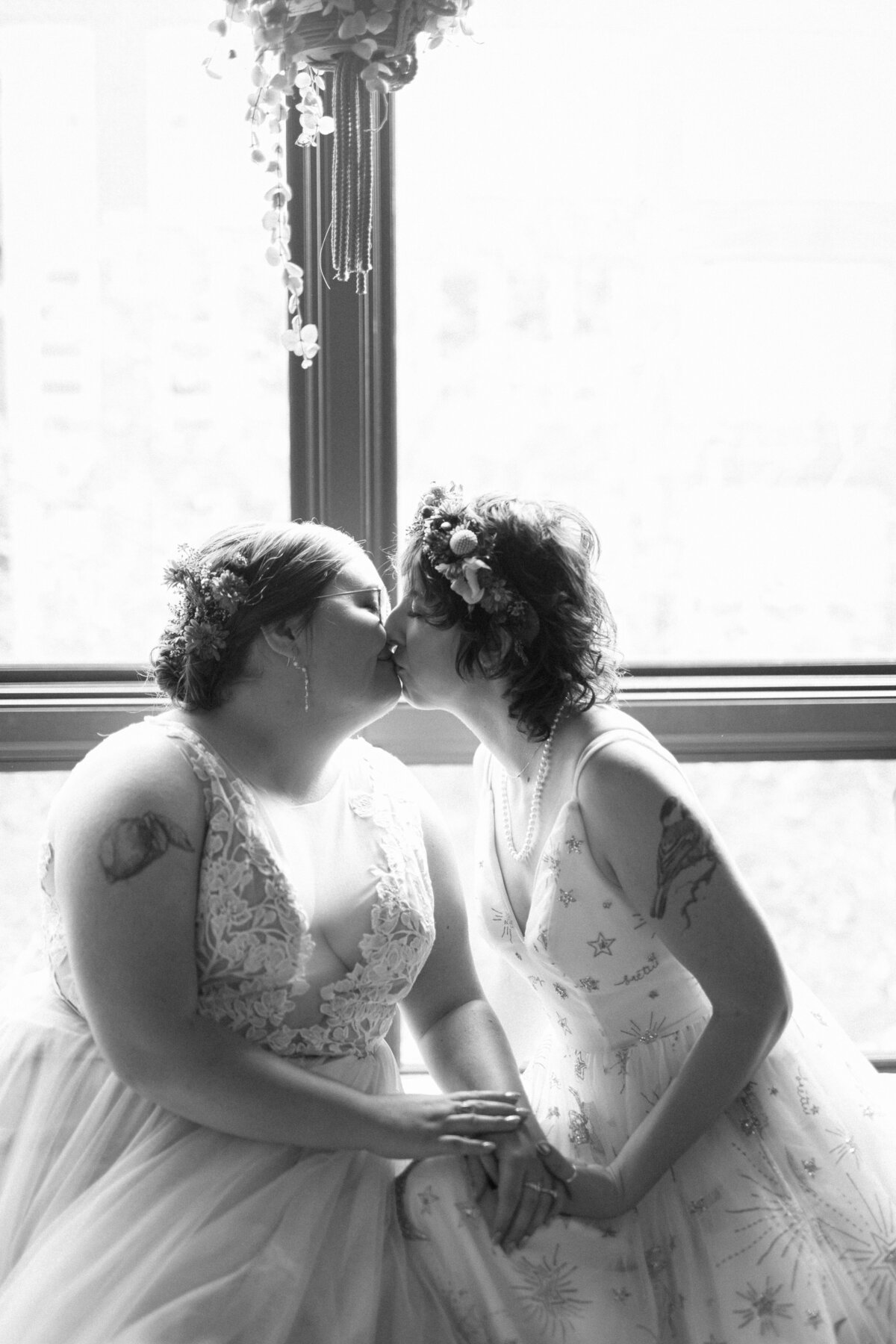 morgans-on-fulton-wedding-gay-queer-photographer-wedding-chicago-42
