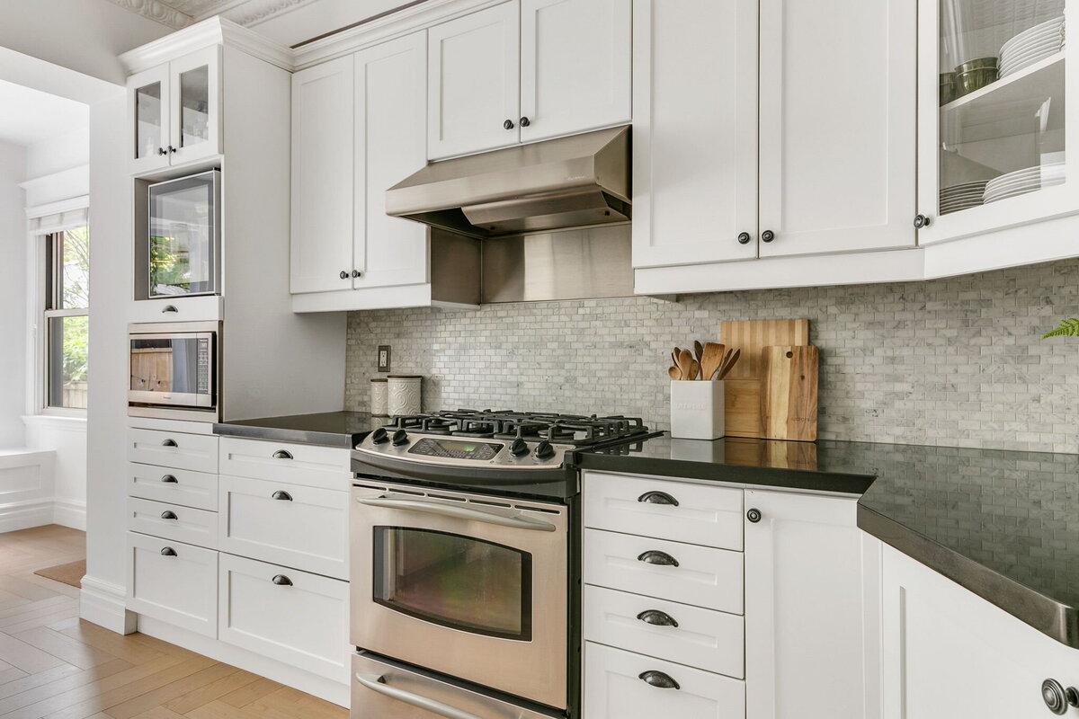 24-web-or-mls-15_003_Kitchen