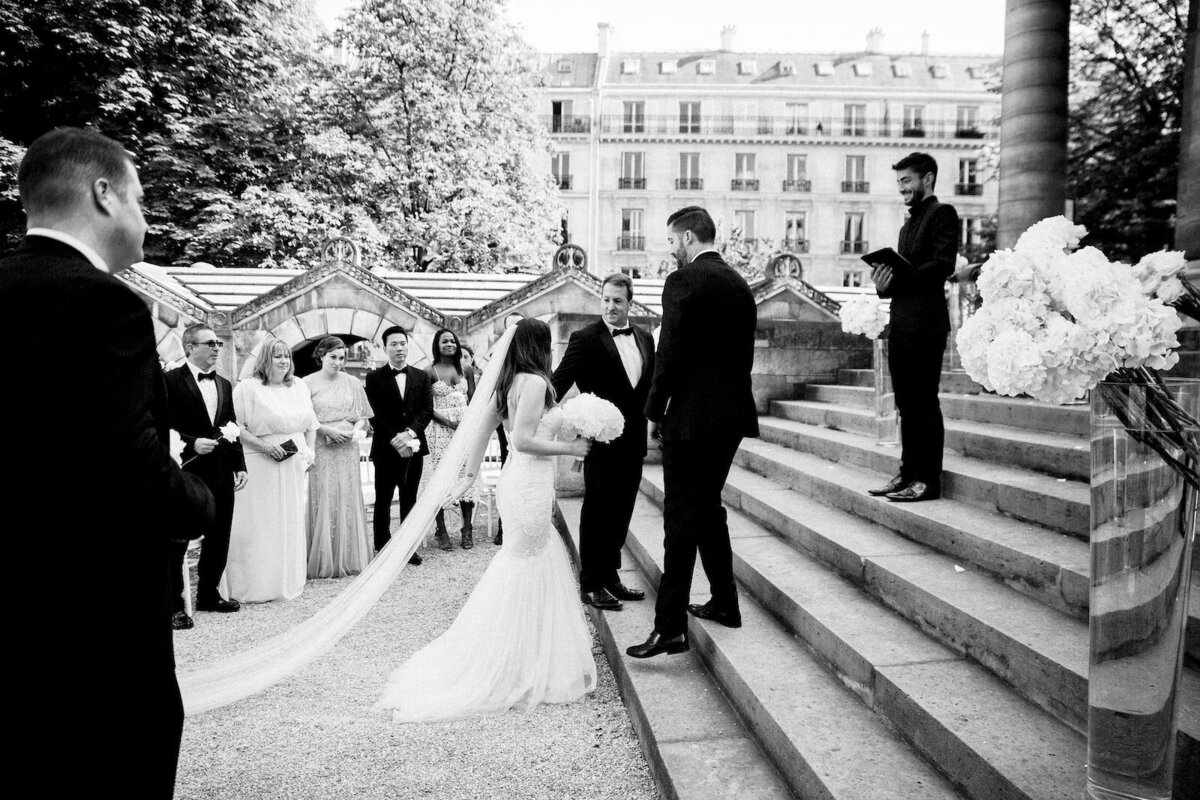 chapelle-expiatoire-luxury-wedding-phototographer-in-paris (3 of 53)