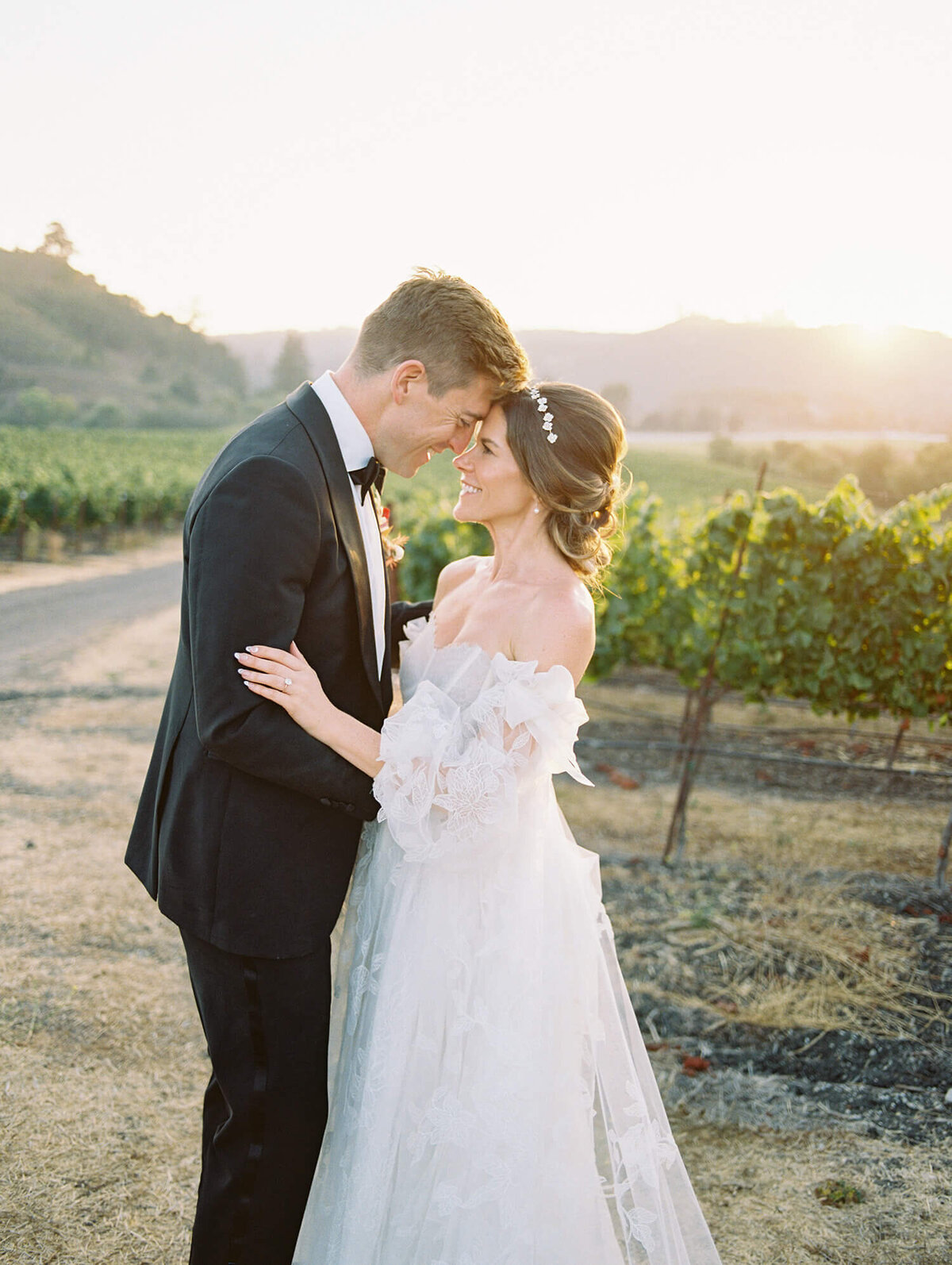 Modern-Fashion-Forward-Greengate-Ranchy-Vineyard-Wedding-Ashley-Ludaescher-Photography-0071