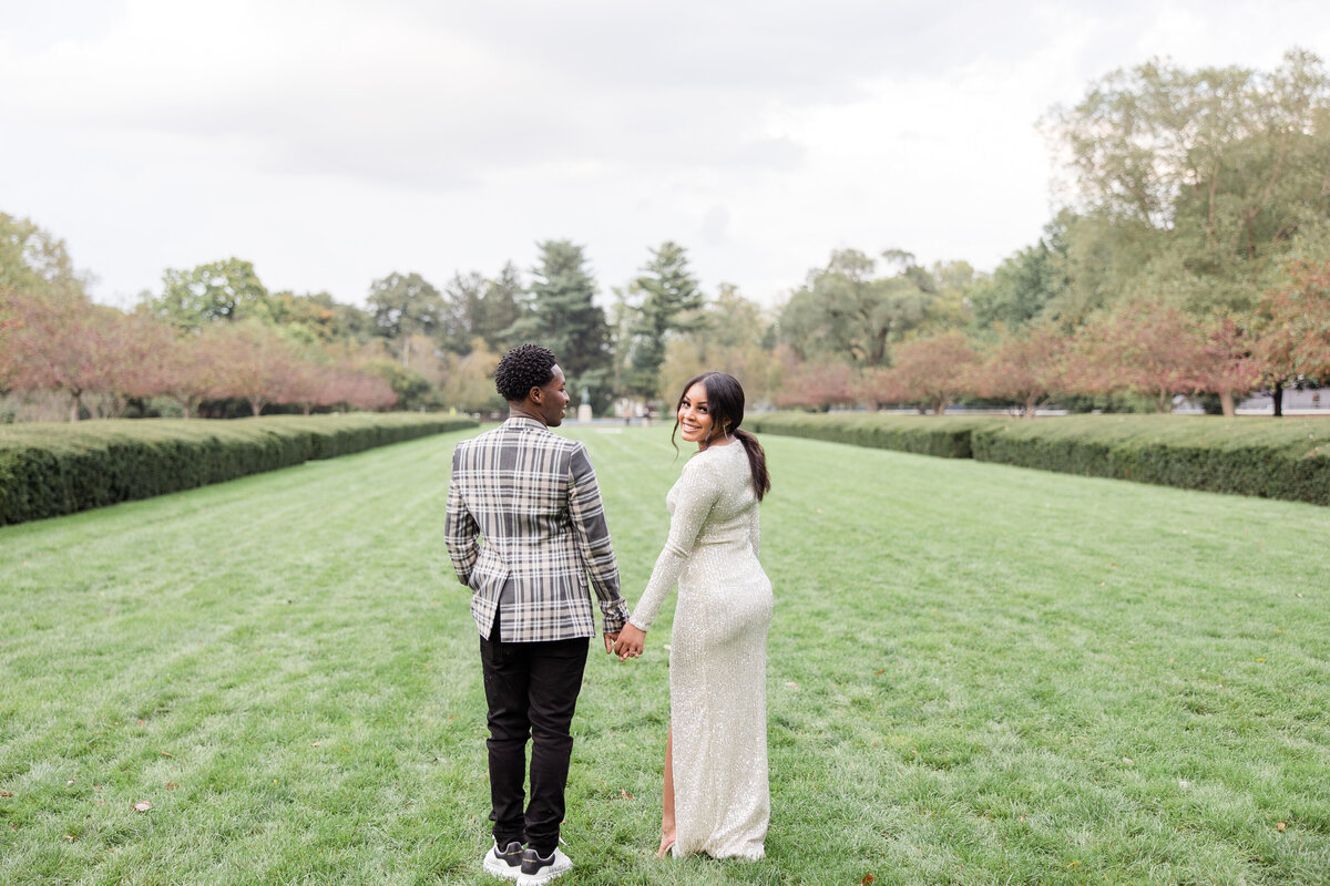 holcomb-gardens-indianapolis-in-engagement-photos-15
