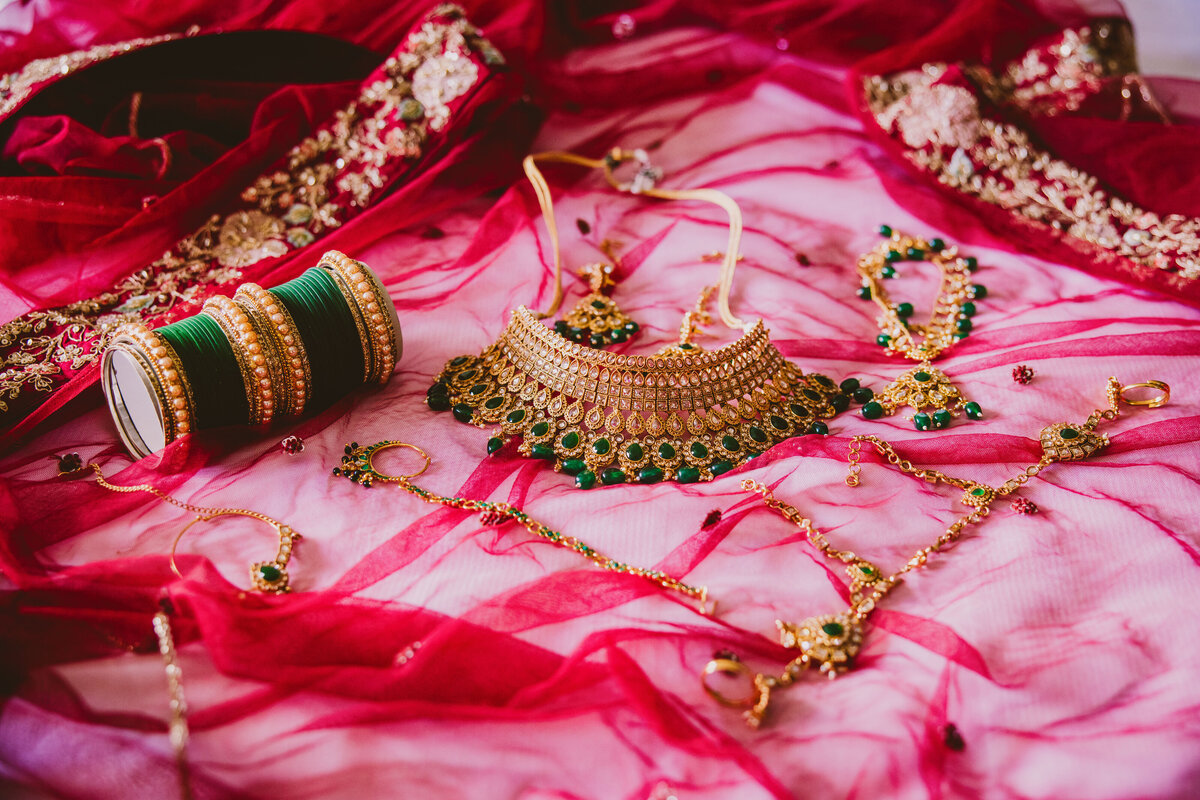 Indian pakistani bengali wedding jewelry details sitting over the veil dupatta