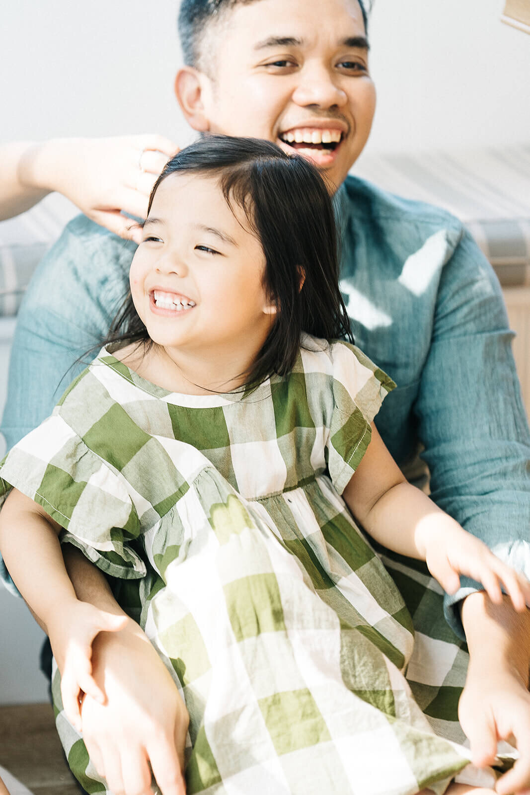 sydney-family-photography- young-children-laughing