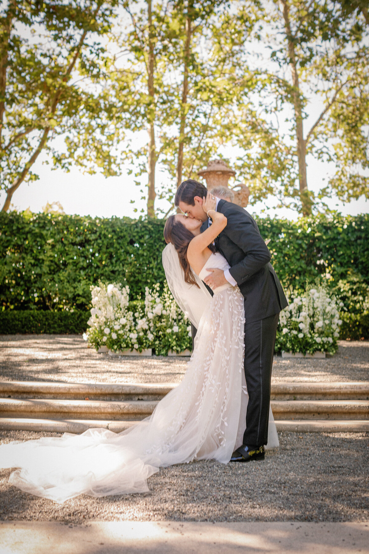 meg-smith-napa-wedding-beaulieuu-garden00028