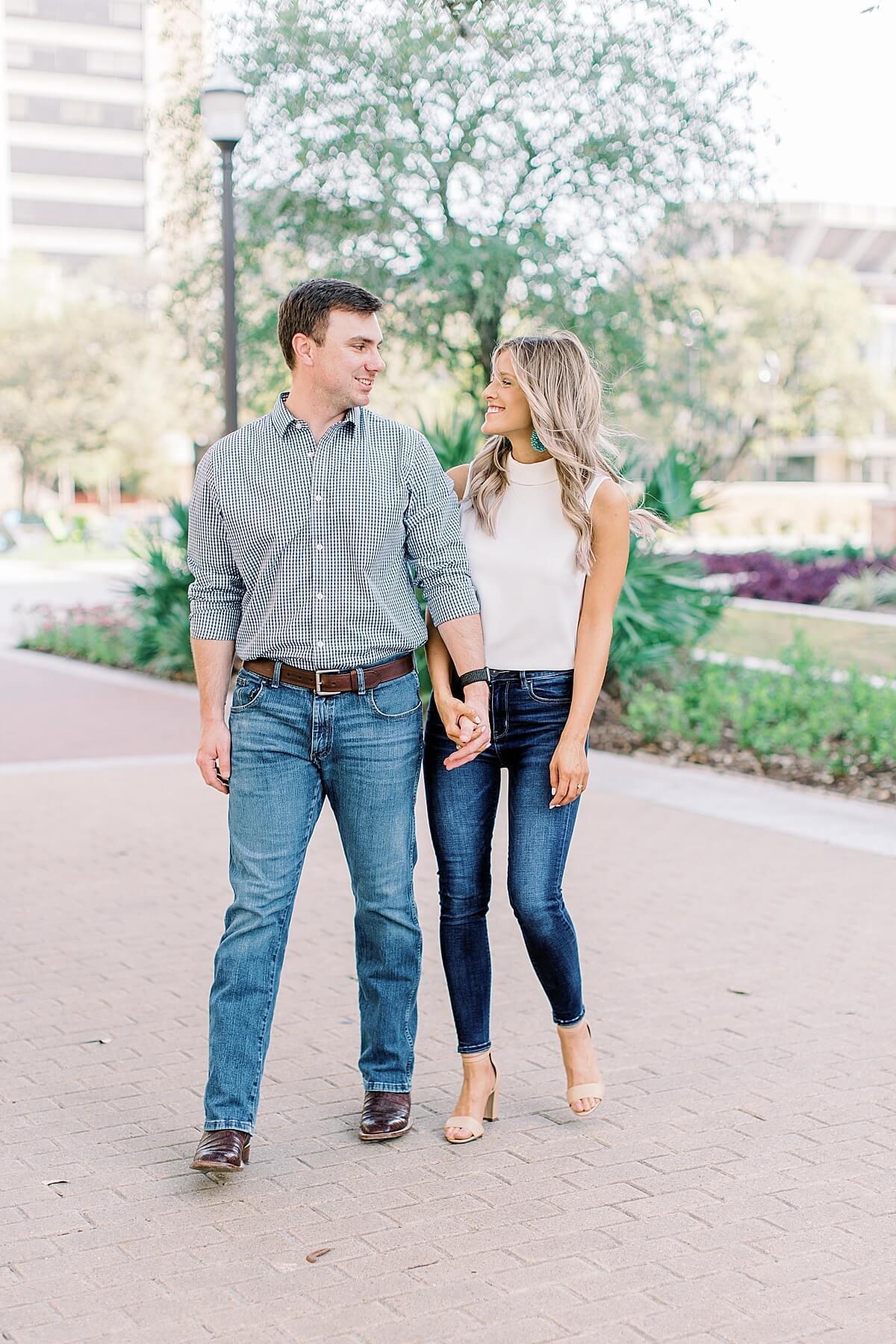 Engagement Session at Texas A&M by Houston Wedding Photographer Alicia Yarrish Photography_0006
