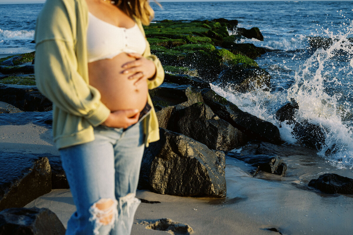 CapeMayLighthouse_BeachMaternitySession_TaylorNicollePhoto-40