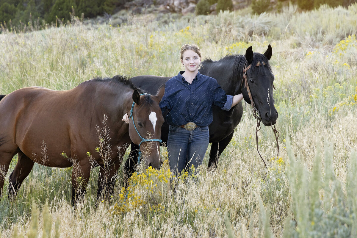 Shanna-Mae-Photography-Montana-Photographer-Highschool-Senior-Western-Horses-Girl-Poses-Ennis-Bozeman-030