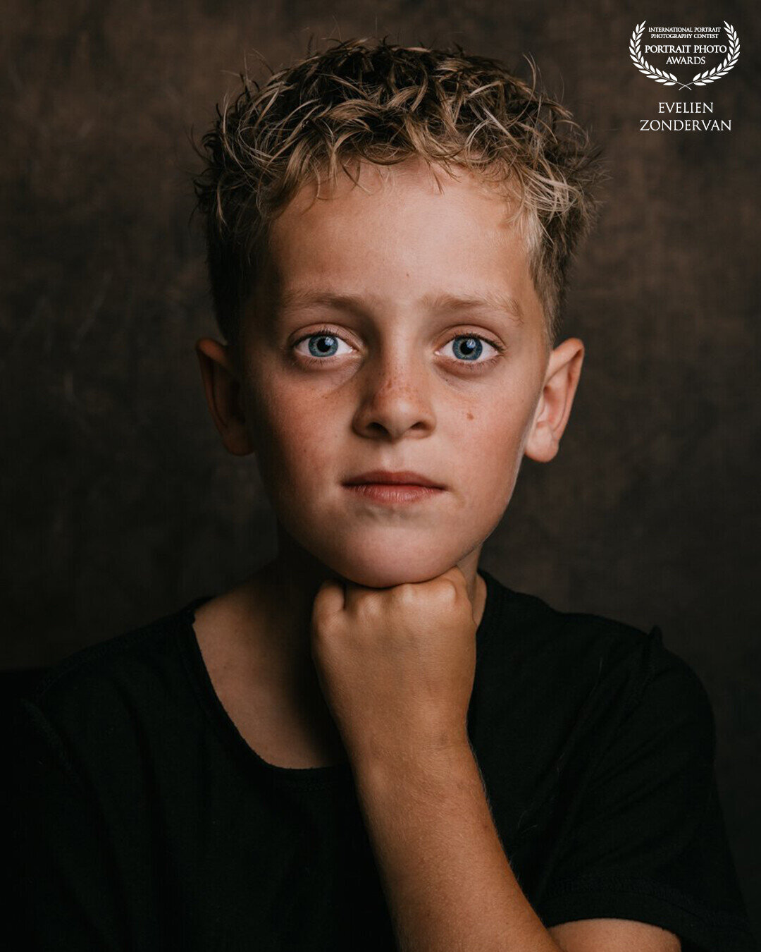 custom_logo_EVELIEN_ZONDERVAN-netherlands-iv2LAi-113collection-portraitphotoawards