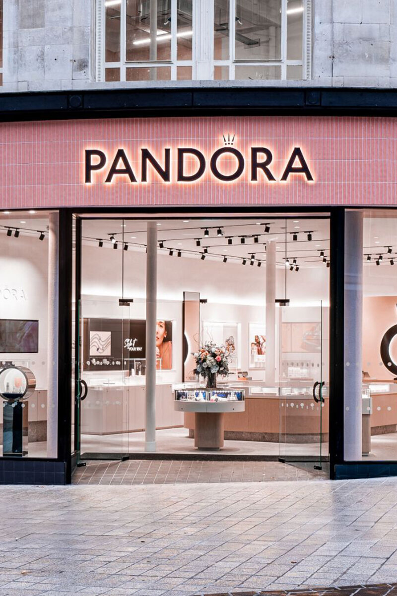 ellis-signs-halo-illuminated-letters-pandora