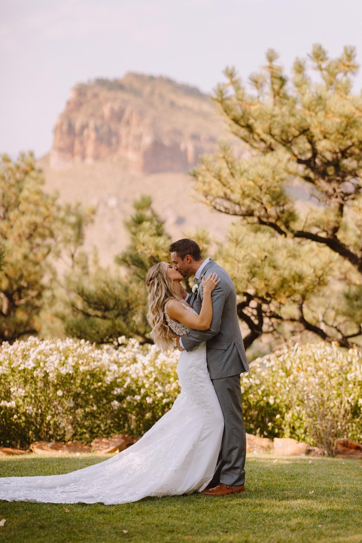 Lioncrest-Manor,-Lyons,-CO-Wedding-_-Amelia-&-Aaron-Denver-Colorado-Rocky-Mountains-by-Liz-Osban-Photography-Wedding-Venue-Wedding-Photographer-Estes-Park-National-Park.jpg (7)