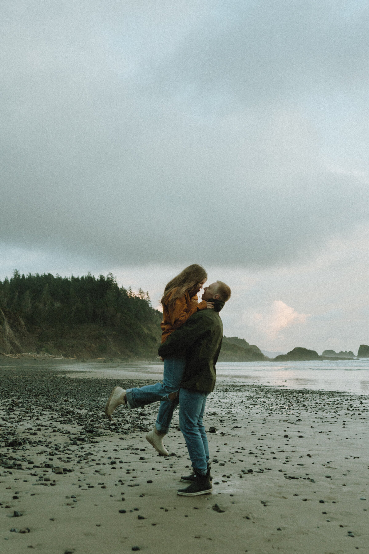 Oregon Coast Couples - lizarrietaphotography-66