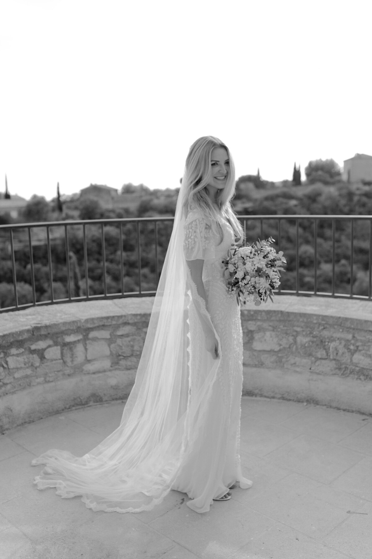 130_Flora_And_Grace_Bastide_De_Gordes_Editorial_Wedding_Photographer-131