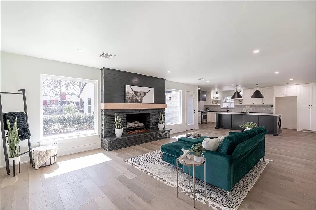 2204 NW 59th St - 2