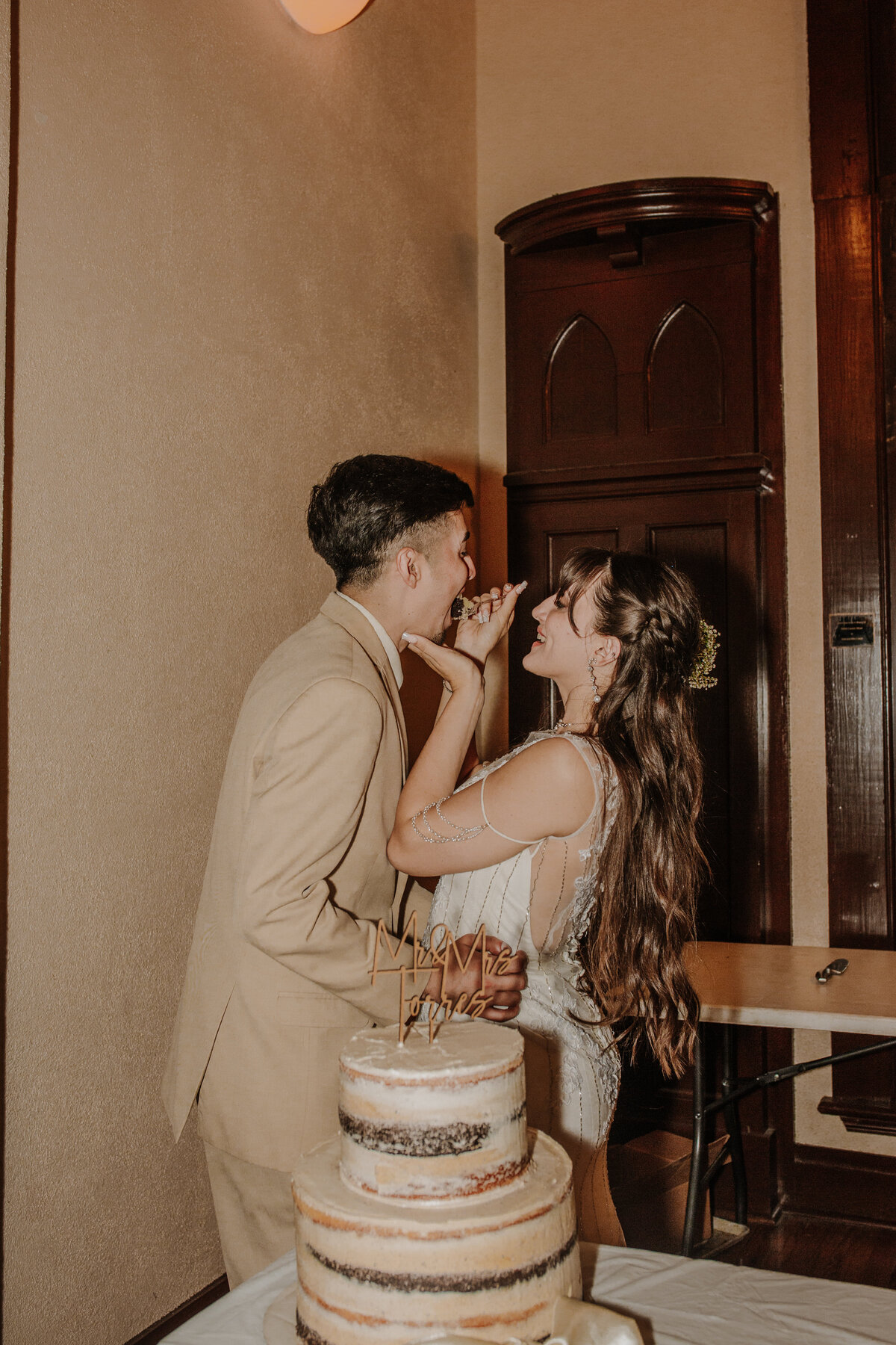 A Houston wedding in Galveston, TX, proved to be a vibrant celebration filled with laughter, love, and some seriously impressive dance moves from the wedding party. From heartwarming slow dances to high-energy group routines, the dance floor was alive with the infectious spirit of the newlyweds and their lively guests.