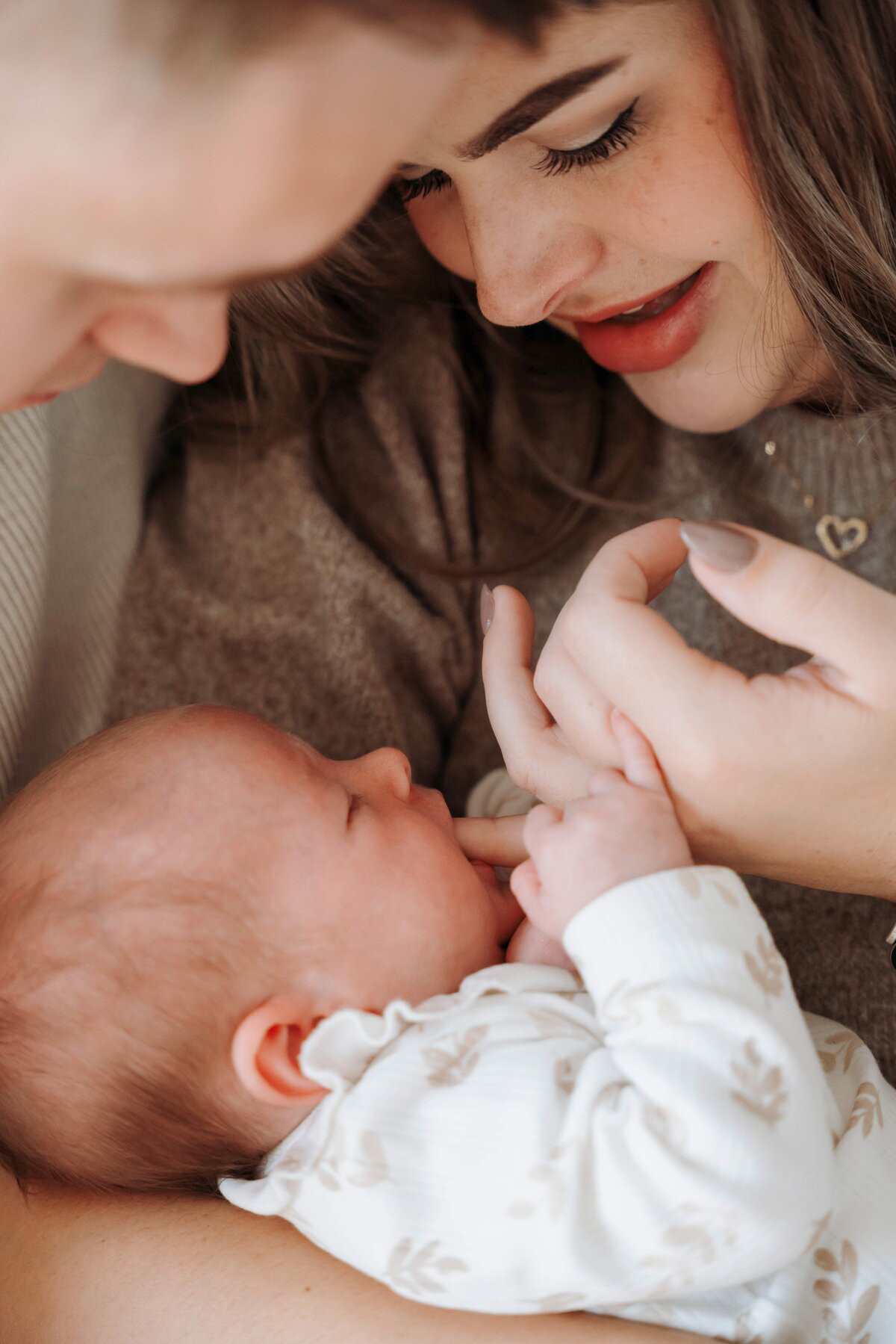 Newborn fotograaf limburg, Newborn fotograaf, Newborn fotograaf haelen, Newborn fotograaf roermond, Newborn fotograaf leudal, Newbornshoot haelen, Newborn shoot leudal, Newborn shoot roermond, Newborn fotografie in de buurt van haelen
