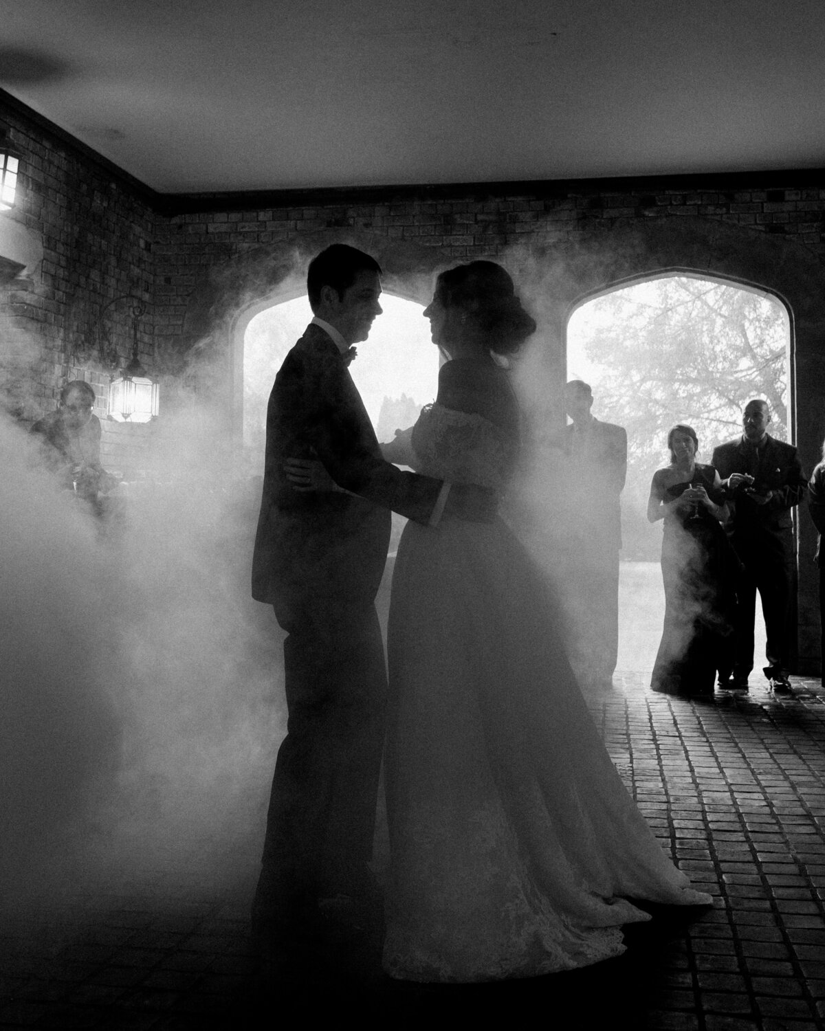 spooky-fall-wedding-fog-florist-washington-thornwood-castle