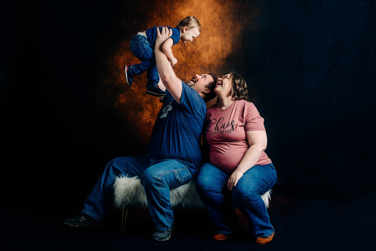 Dad lifts son in photos with Prescott family photographer Melissa Byrne