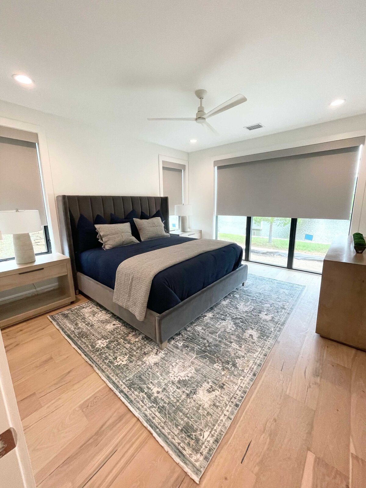 Best home design contractor for a room space featuring blue and white decoration. The space is designed with a harmonious blend of soothing colors, offering a serene and inviting atmosphere.