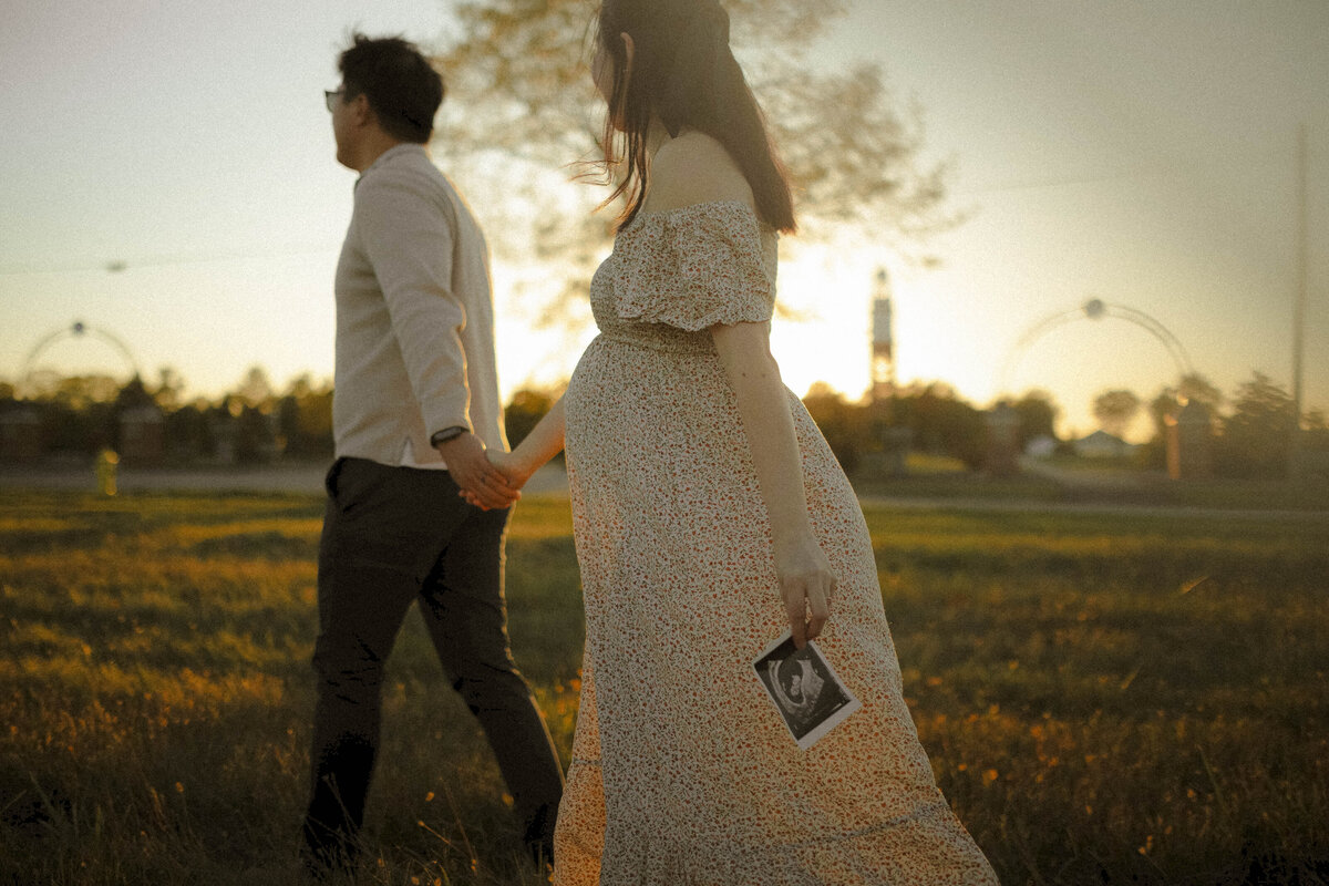 Meghan Hofer Photography Nostalgic and Artful Weddings and Portrait Photographer in Indiana — Maternity Photo 6