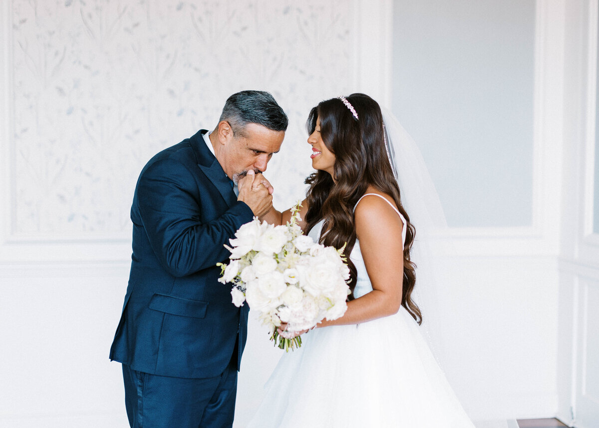 Huntingdon-Valley-Country-Club-Wedding-Bride-Getting-Ready_019