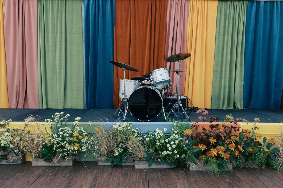 repurposed-wedding-florals-at-smith-farm-gardens-ct