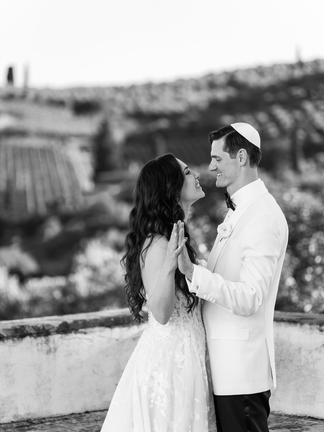 119-Bride-and-Groom-in-Villa-Corsini