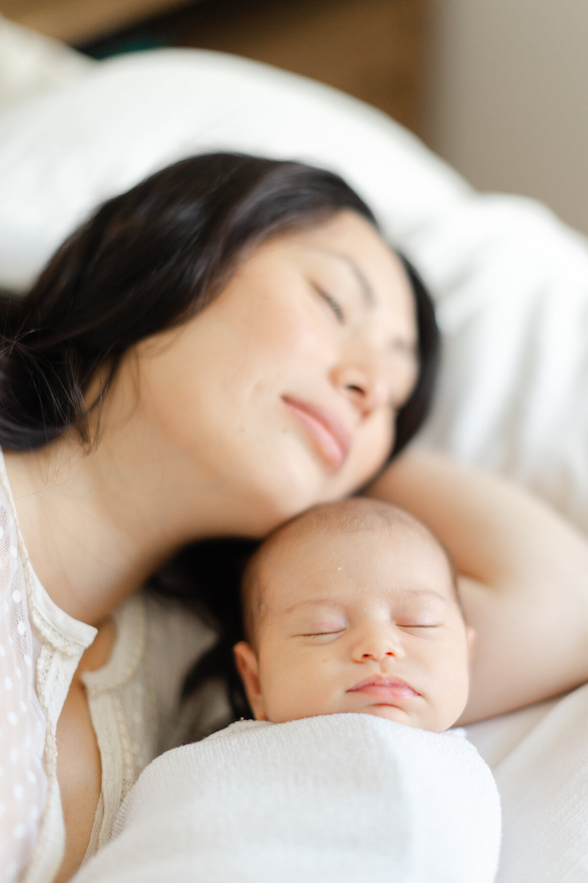 In-home newborn portrait session with siblings in Philadelphia - 14