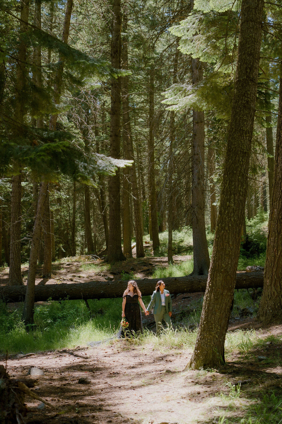 Portraits_Brenda&JanieElopementPhotos_OregonWeddingPhotographer_KuroCreativeHouse-46