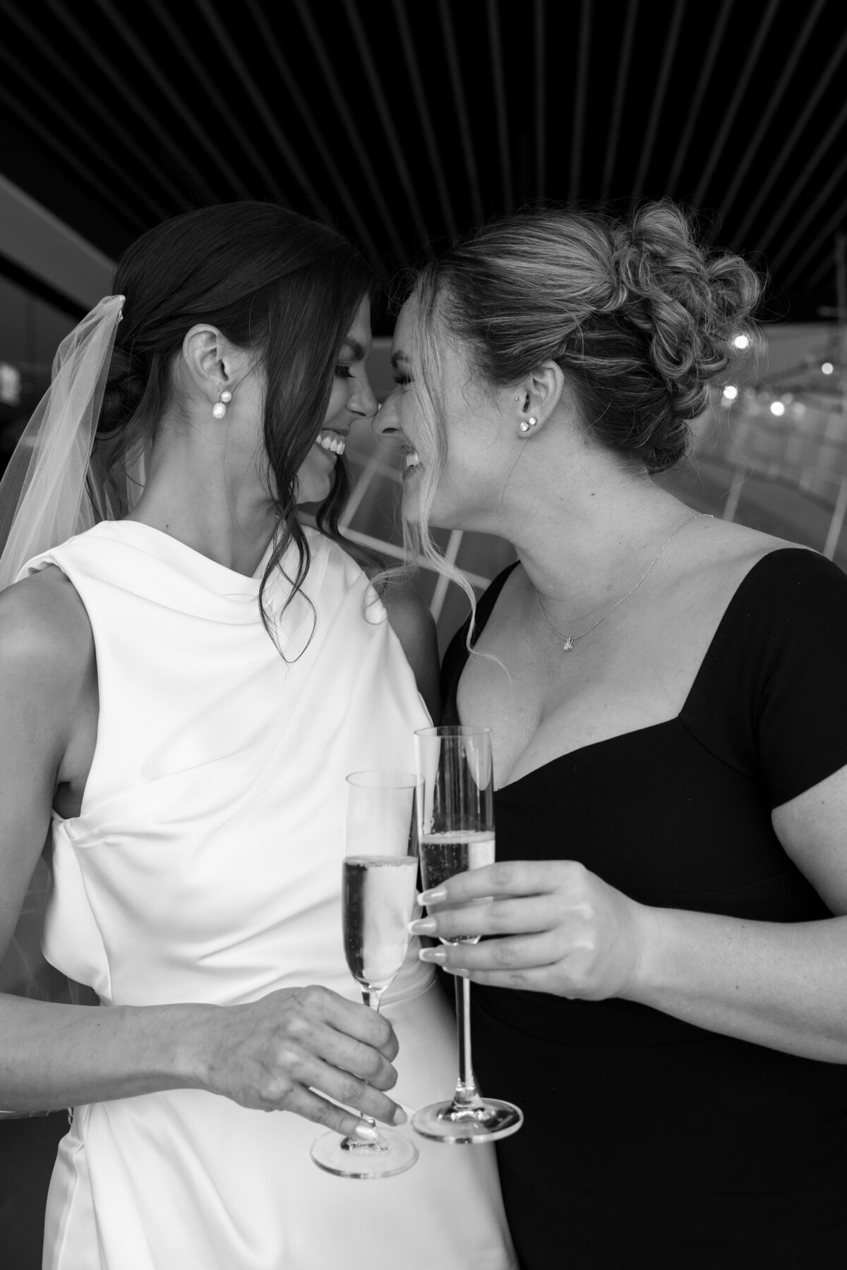 bride posing with her best friend
