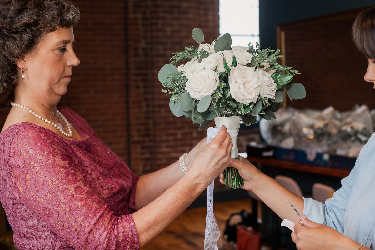 catholic-wedding-summer-indianapolis-indiana-st-johns-indy-catholic-church-31