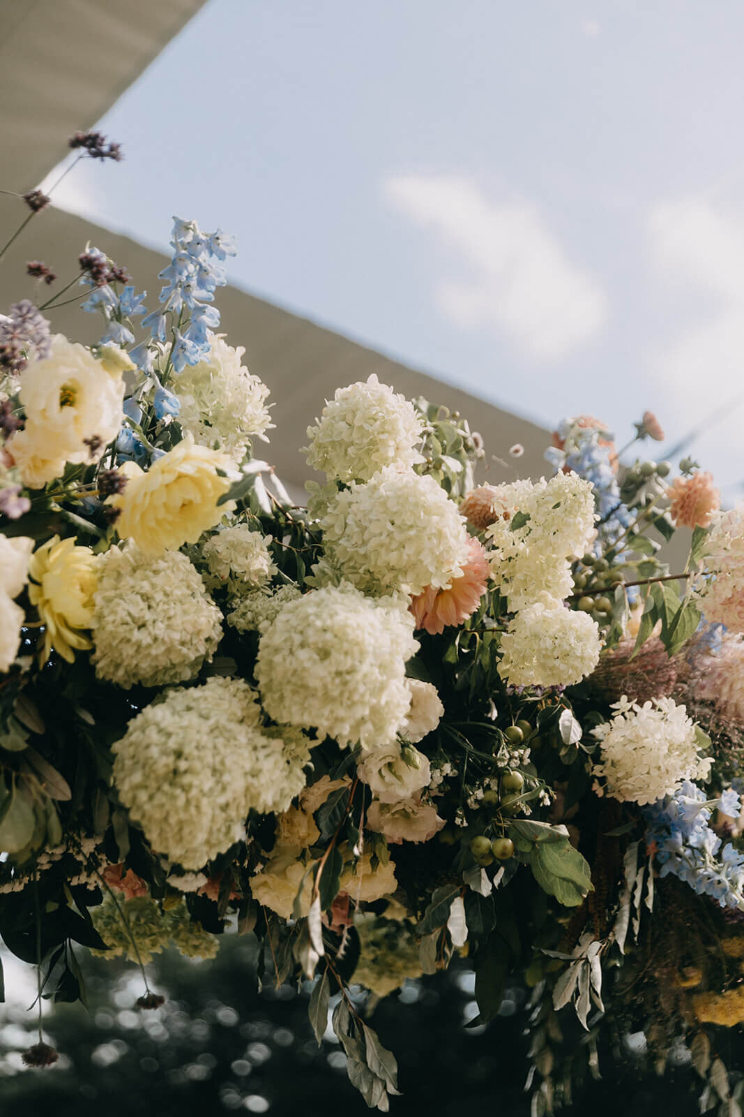 47.garden wedding table reception flowers