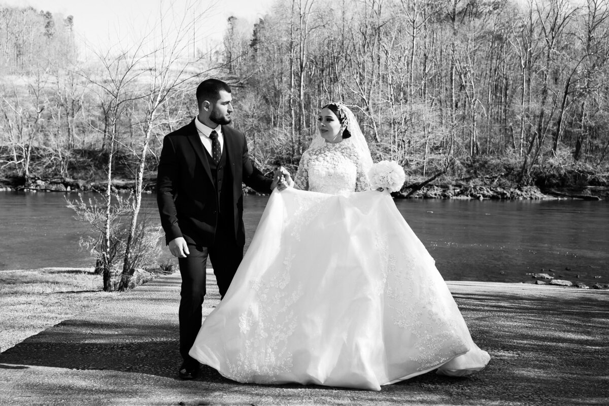 atlanta-weddings-bride-groom-outdoor-riverside-sessio