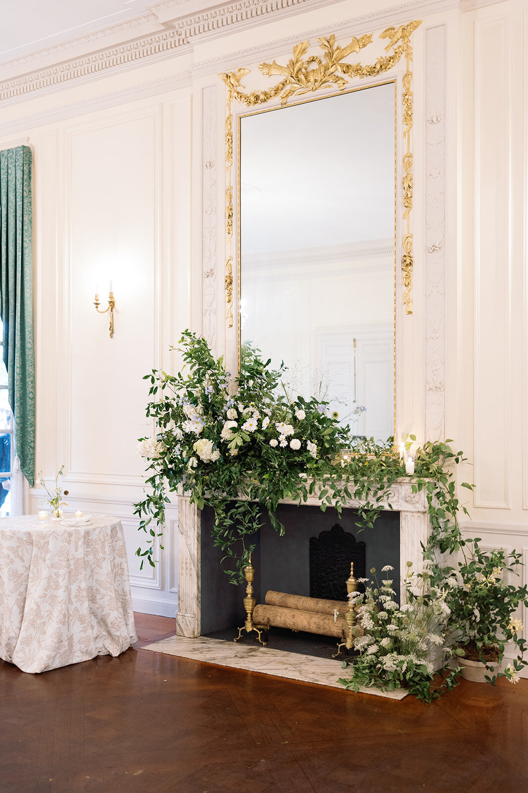 wedding-reception-flowers-at-glen-manor-house