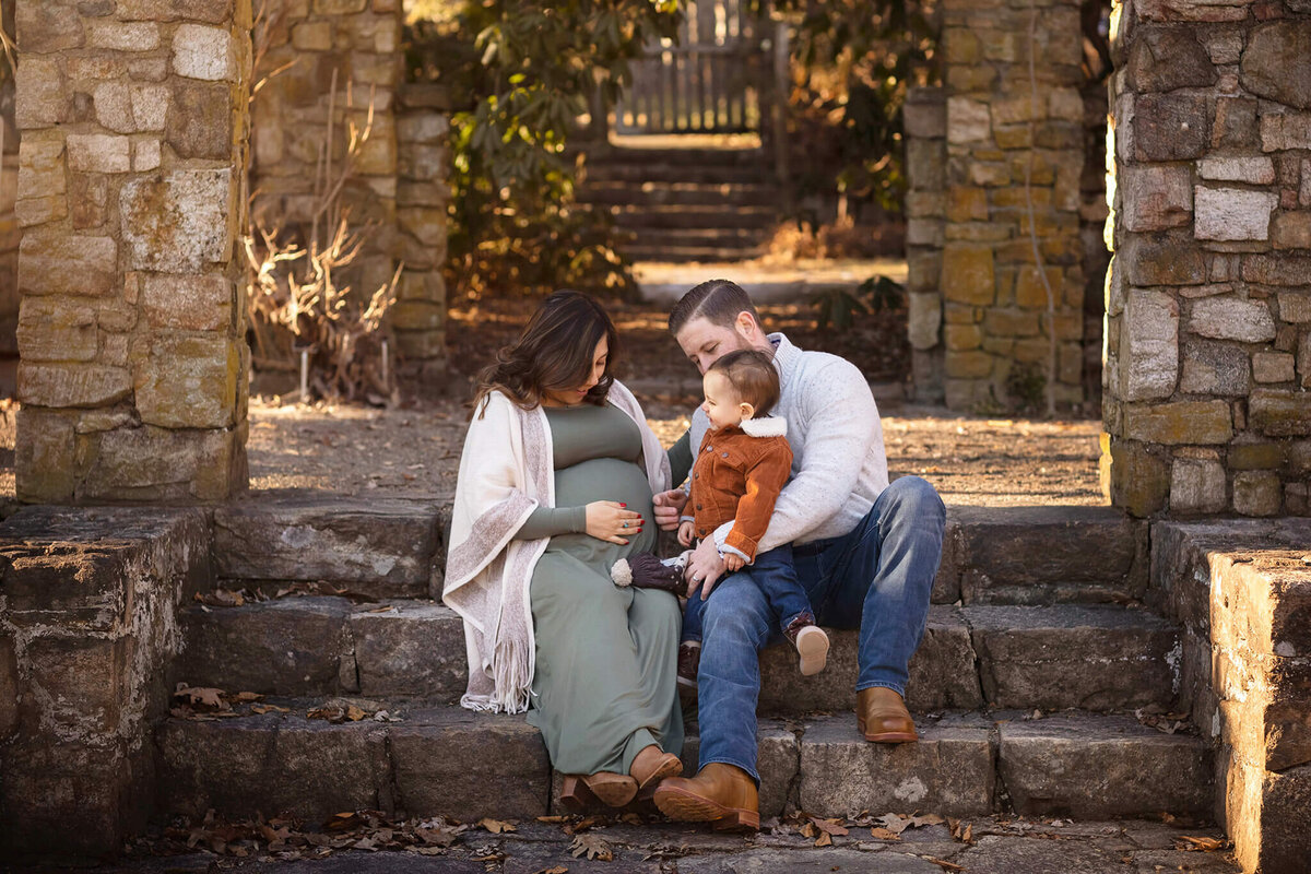 NJ Maternity photographer captures family talking together