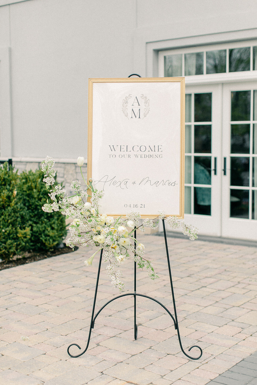 Spring has sprung in the Hudson Valley and this intimate wedding makes us want to lay in a field of_Krystal Balzer Photography _Publish -113_low