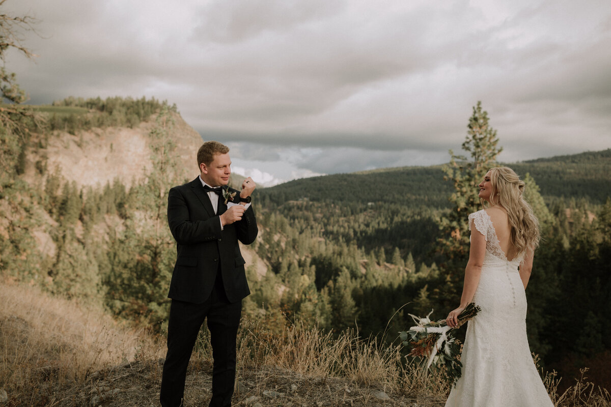 brittany-william-wedding-british-columbia-kelowna-lake-mountains-fall-autumn-gallaghers-canyon-golf-course-17