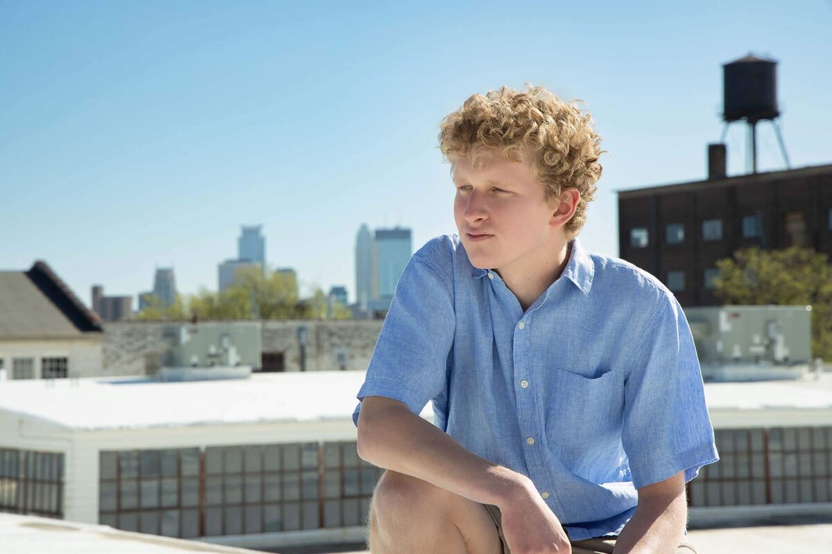 Senior-boy-in-city-on-rooftop