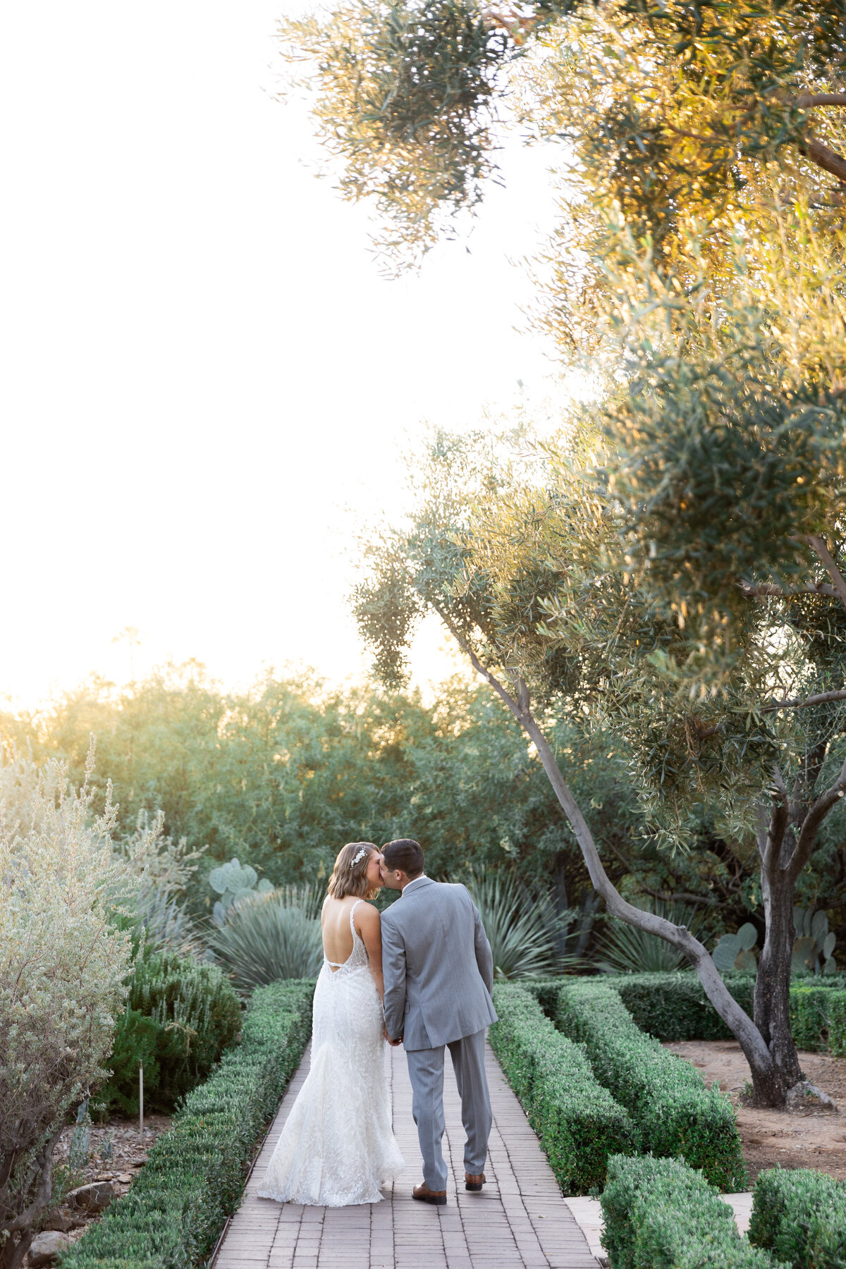 Karlie Colleen Photography - Emily & Mike - Wedding Sneak Peek - El Chorro - Arizona - Revel Wedding Co-304