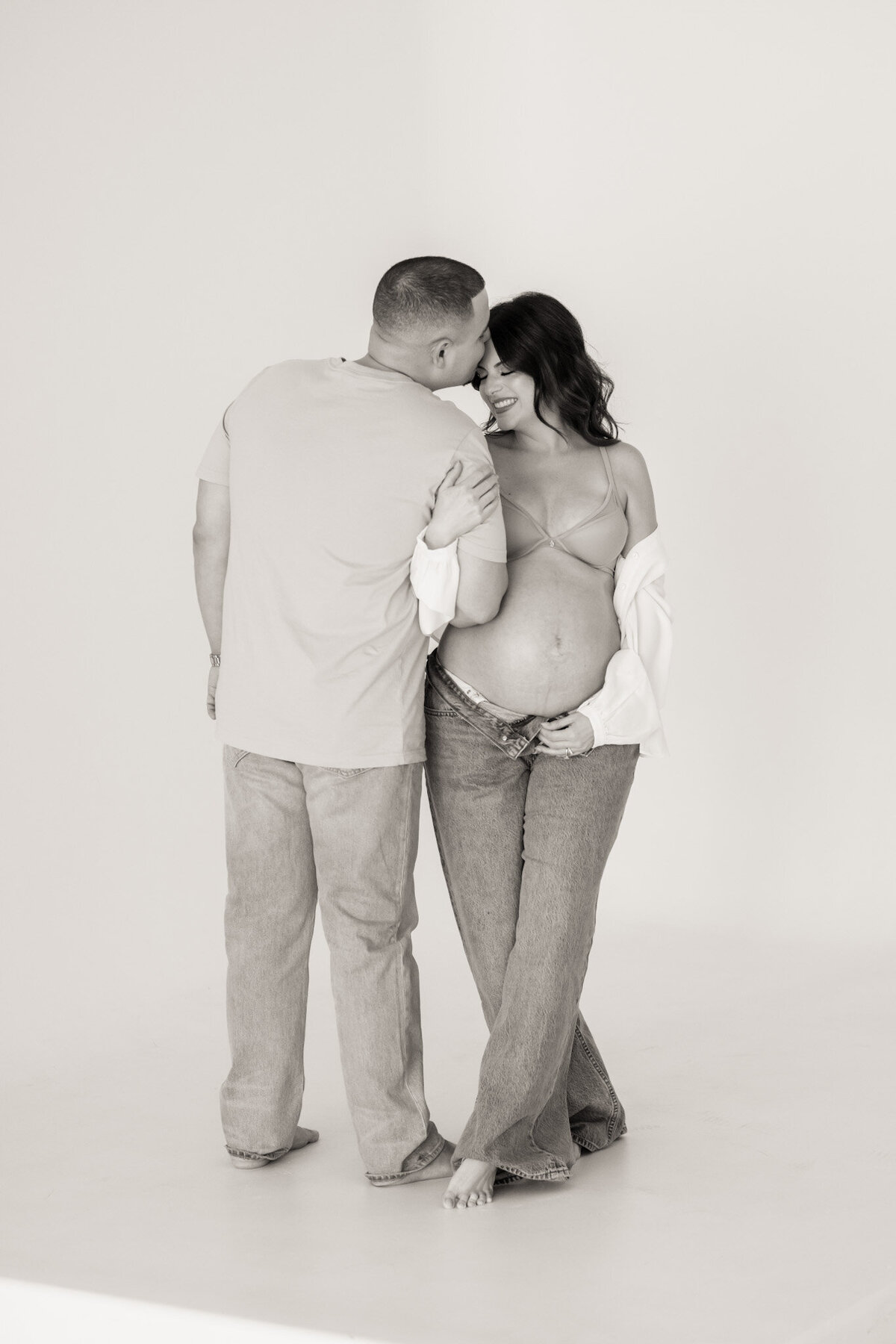 emmiclaire-maternity-closeup-baby-bump-studio