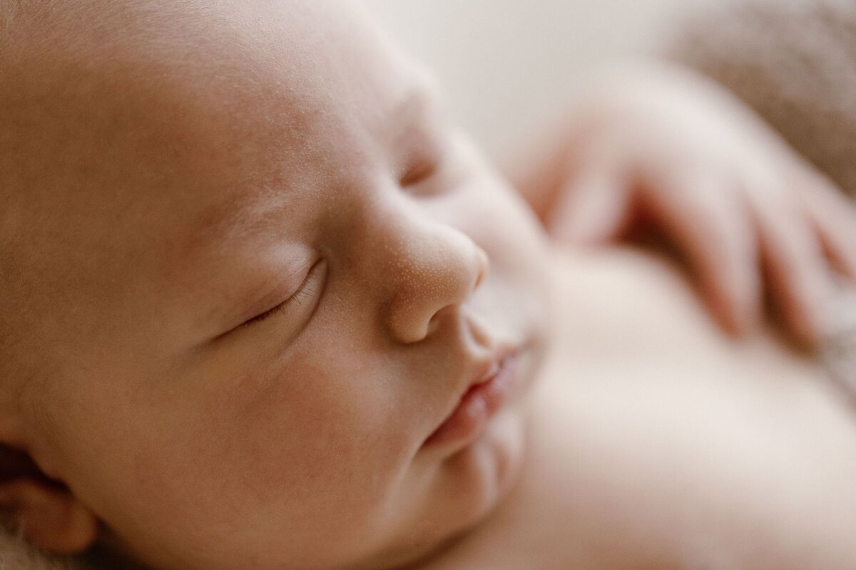 00009brendaolie-naturalnewborn-fotograaf 