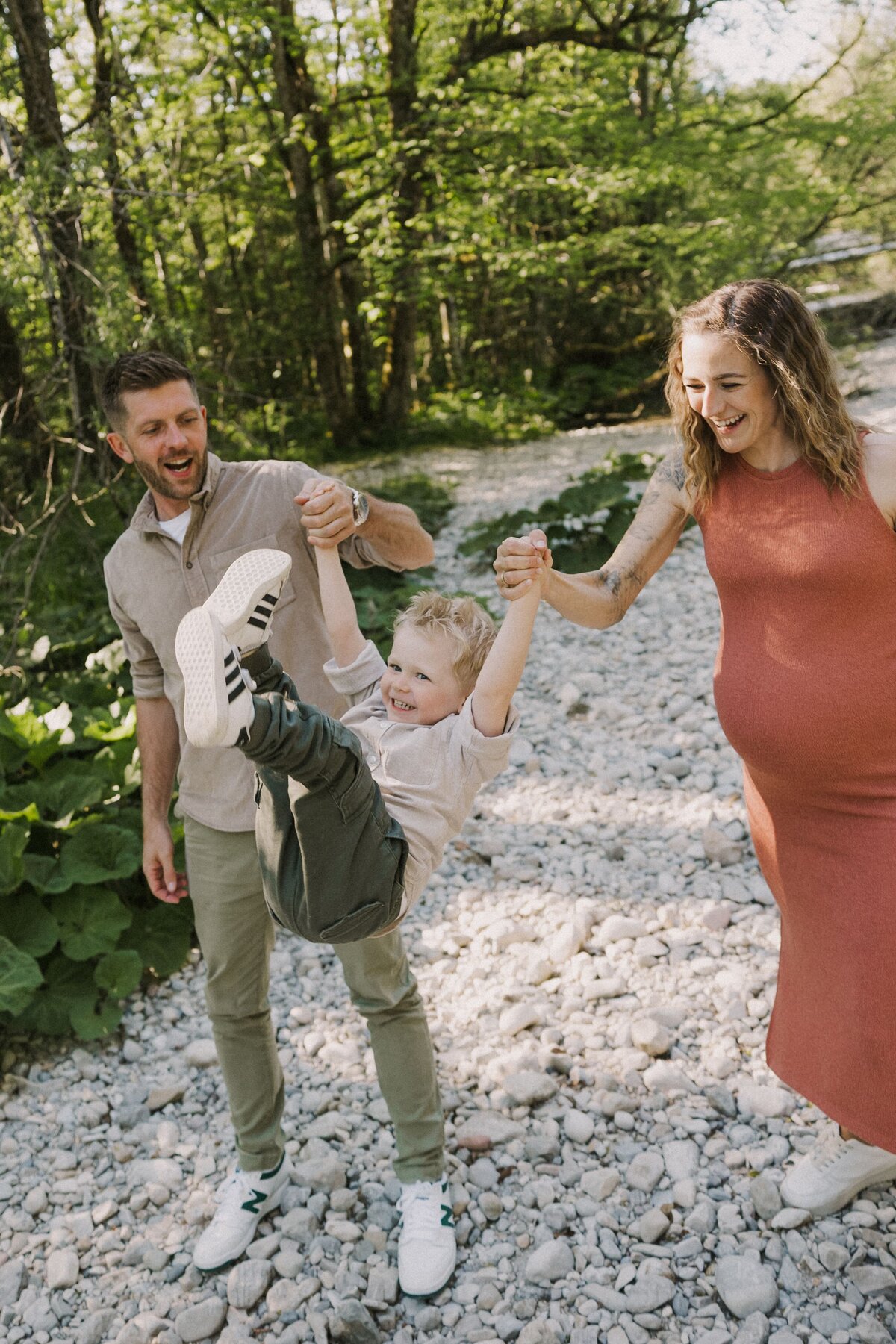 Babybauch Fotoshooting Salzburg Stadt Familienshooting 