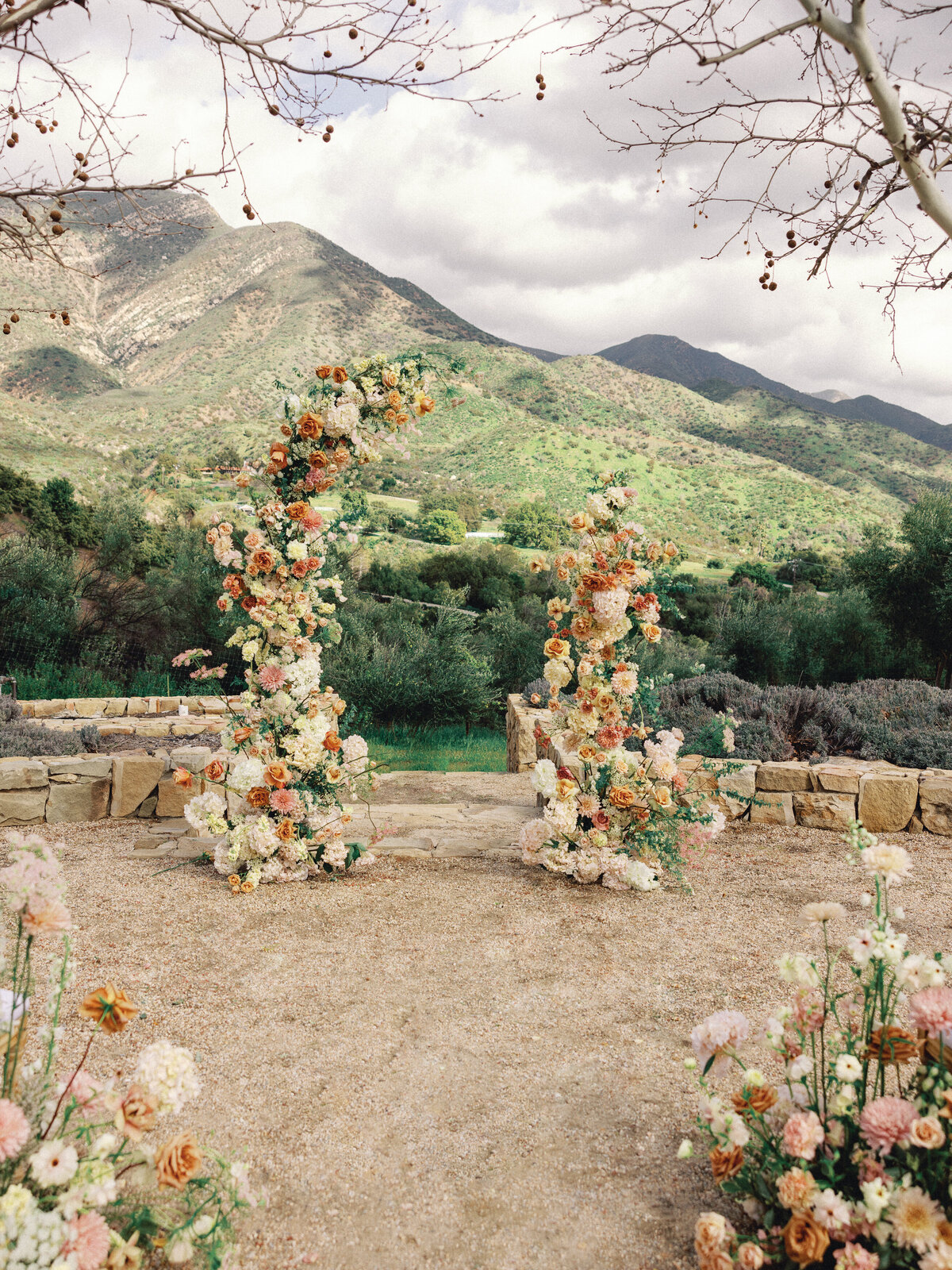 springtime-ceremony-ideas-for-outdoor-wedding-in-california-5